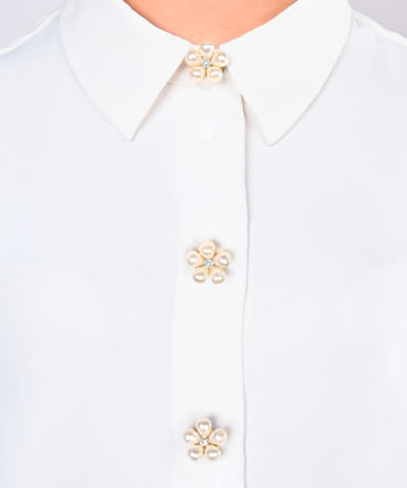 forget me not: cute flower shaped button cover by Avrel, with simulated pearls and a rhinestones center.