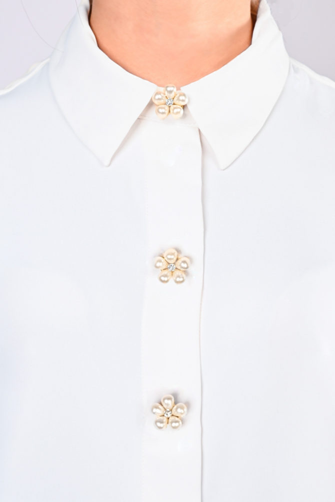 forget me not: cute flower shaped button cover by Avrel, with simulated pearls and a rhinestones center.