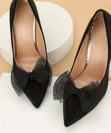 Black ribbon bow shoe clip, shoe accessory by Avrel.