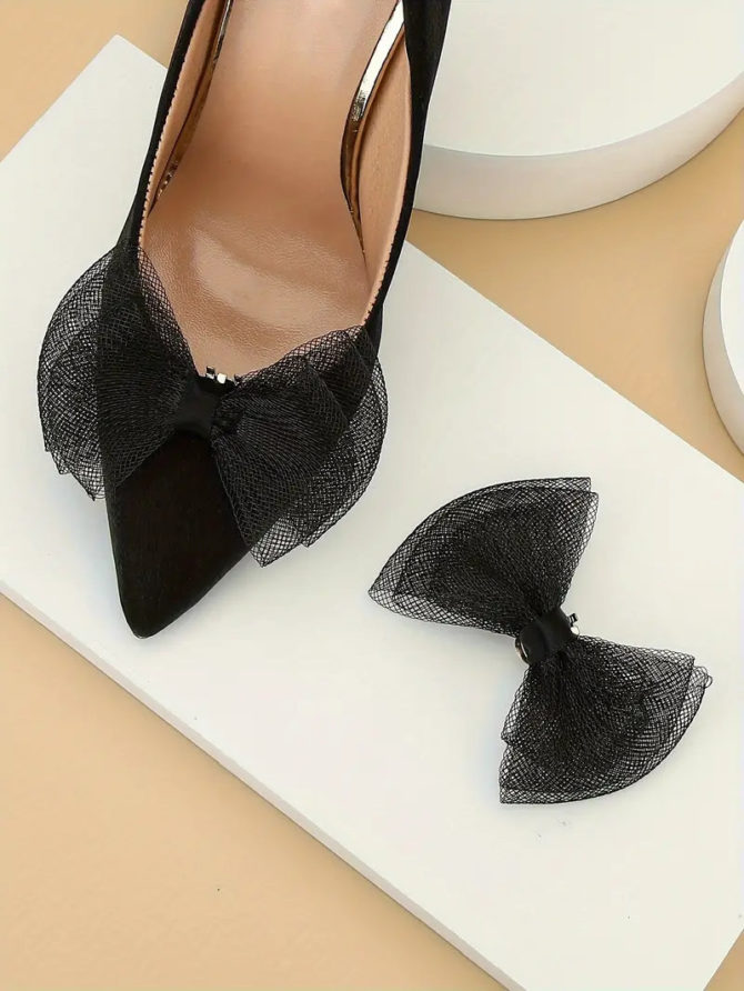 Black ribbon bow shoe clip, shoe accessory by Avrel.