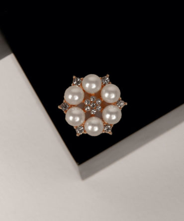 Flower shaped button cover with rhinestones and simulated pearls by Avrel, for a feminine and elegant look